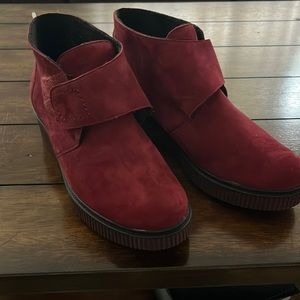 NWOT Mephisto Maroon booties size 8